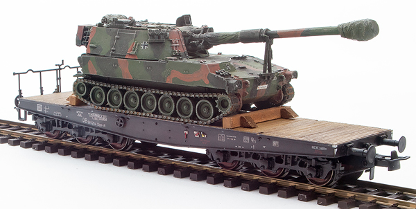 REI Models 6870098 - German Camoflaged M109 A3G howitzer loaded on a six axle DB flat car 